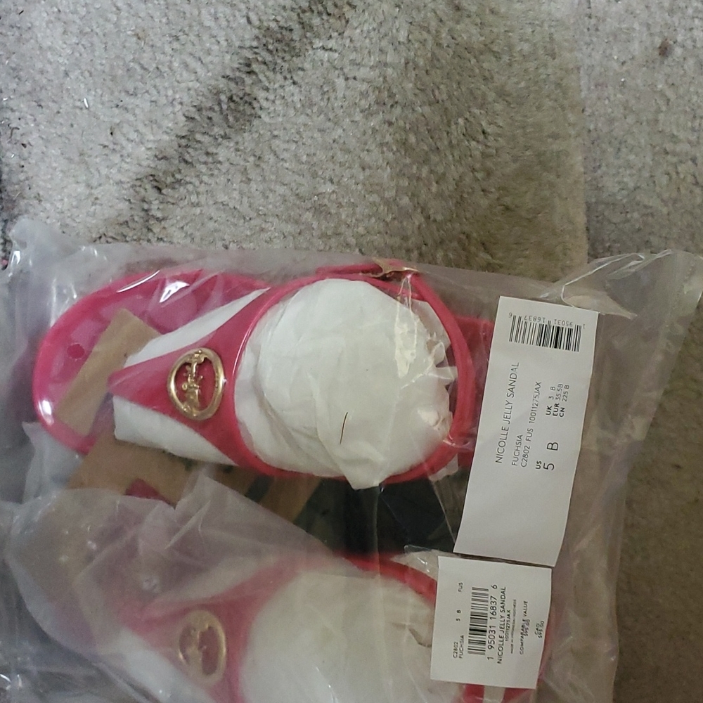 Coach new pink 💗 jelly flip flops bagged new tagged and instructions xo - Picture 6 of 7
